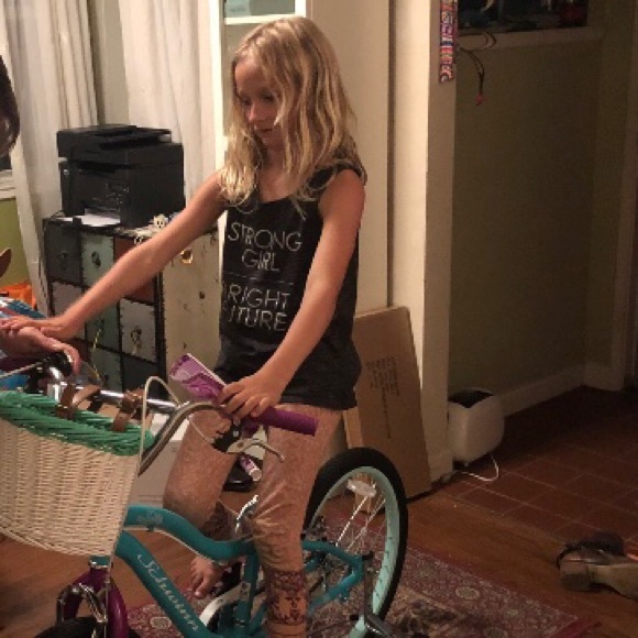 Meet your Posher, Lia - Picture 5 of 9